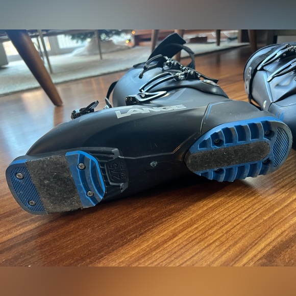 Lange Ski Boots - only worn for 2 hours - Picture 7 of 10